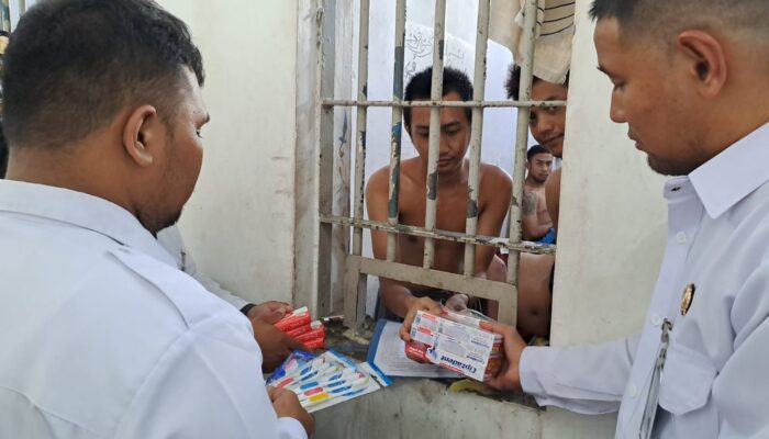 Pastikan Hak Terpenuhi, Lapas Pekanbaru Bagikan Perlengkapan Dasar di Blok Mapenaling