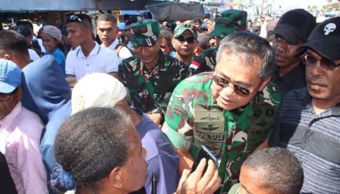 Kasad Dampingi Wapres Pastikan Program Pemerintah Menyentuh  langsung ke Masyarakat Papua