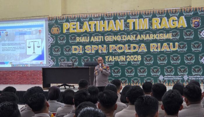 Cegah Geng dan Anarkisme, Kabag Ops Brimob Riau Bekali 244 Personil Tim RAGA dengan Perkap No. 1 Tahun 2009