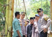 Dansat Brimob Dampingi Wakapolda Riau Tinjau Pembangunan Jembatan Merah Putih Presisi di Kuansing
