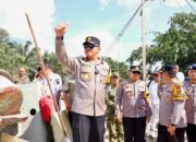 Dampingi Wakapolda Riau, Dansat Brimob Tinjau Progres pembangunan Jembatan Beton Presisi di Pelalawan
