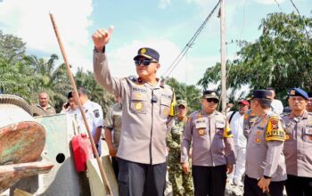 Dampingi Wakapolda Riau, Dansat Brimob Tinjau Progres pembangunan Jembatan Beton Presisi di Pelalawan