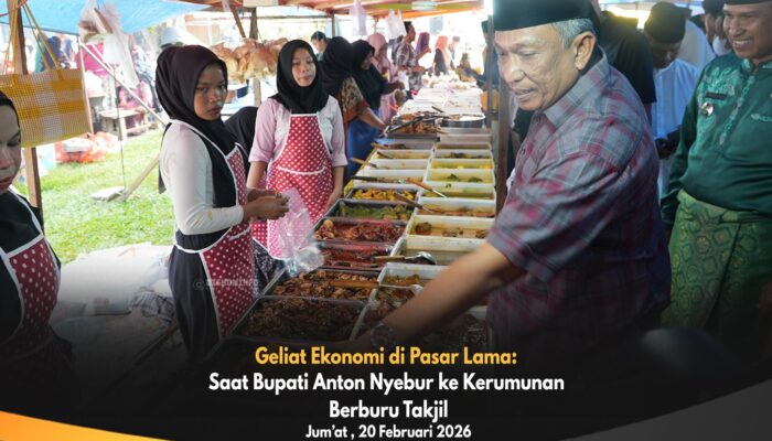 Geliat Ekonomi di Pasar Lama: Saat Bupati Anton Nyebur ke Kerumunan Berburu Takjil