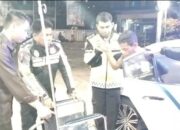 Viral..!! Supir Pickup Berkendara Dalam Keadaan Sakit, Anggota Ditlantas Polda Riau Berikan Pertolongan Menuju Rumah Sakit