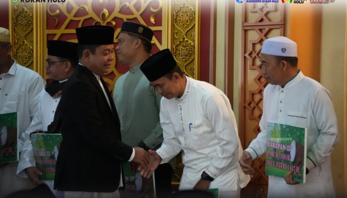 Masjid Agung Islamic Center Dipenuhi Jamaah, Plh Bupati Rohul Tekankan Arti Silaturahmi di Idul Fitri