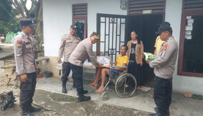 Polsek Ujungbatu Salurkan Bansos dan Layanan Kesehatan di Tepian Sungai Rokan Lewat Program JALUR