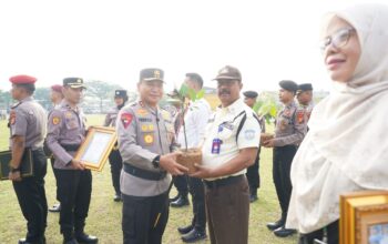 Kapolda Riau Beri Penghargaan, Satpam UIN Suska Jadi Penerima Pertama atas Aksi Heroik