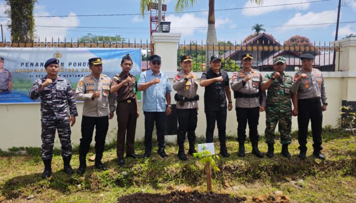 Dihadiri Wakapolda Sumbar, Polres Kepulauan Mentawai Gelar Penanaman Pohon, Wujud Kepedulian Lingkungan