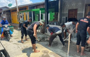 Brimob Polda Riau dan Polres Rohil Gotong Royong di Panipahan, Wujud Nyata Kepedulian Polri