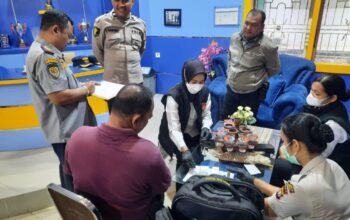 Polres Dumai Perang Terhadap Narkoba : Deteksi Dini Terhadap Penyalahgunaan Narkoba, Polres Dumai Laksanakan Test Urine Kepada Personil Dishub Kota Dumai