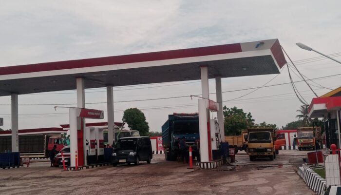 Diduga SPBU 14.288.626 Layani Pelangsir BBM Bersubsidi Gunakan Mobil Tronton dan Truk, Aktivitas Jadi Sorotan Publik