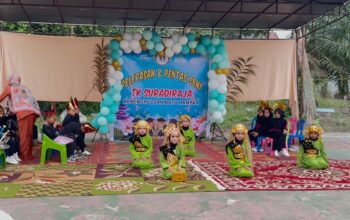 Pentas seni dan budaya menghiasi acara perpisahan PAUD/TK suradiraja angkatan ke 7 kepenghuluan batu hampar