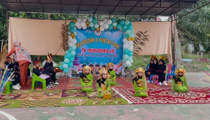 Pentas seni dan budaya menghiasi acara perpisahan PAUD/TK suradiraja angkatan ke 7 kepenghuluan batu hampar