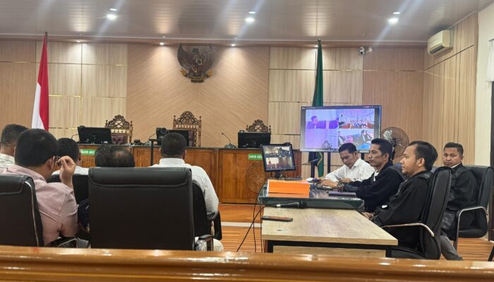 JPU di duga bermain mata ????   hakim tidak tegas karena saksi kunci makhruflis tetap mangkir dalam kasus korupsi SPRH rohil
