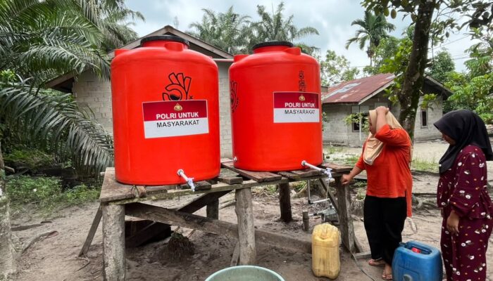 Polres Dumai Melalui Polsek Bukit Kapur Berikan Bantuan Berupa Sumur Bor