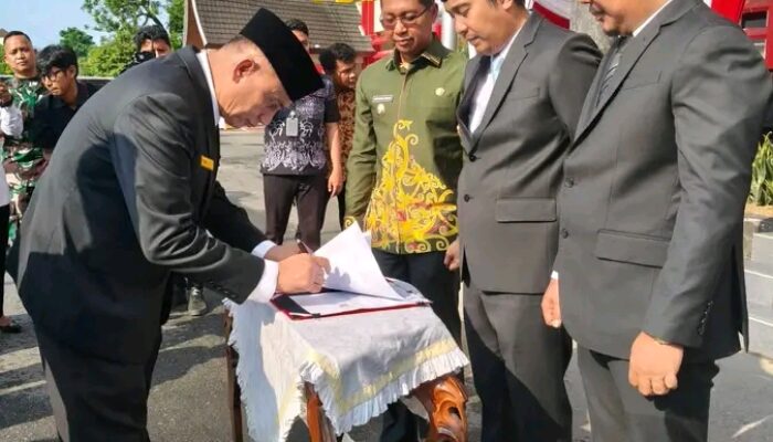 Wakil Bupati Rohil Jhony Charles hadiri penandatanganan Nota Kesepahaman (MoU) antara Koperasi Nelayan Balimbuk Rokan Hilir dengan PT Pos Indonesia (Persero)  di Padang ,Sumbar
