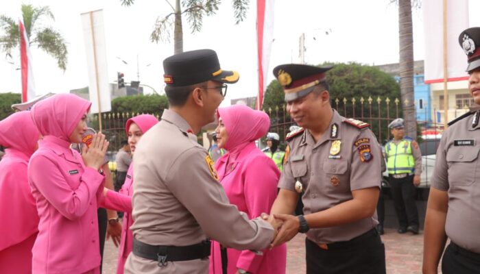 HARU DAN BANGGA MEWARNAI PAGI DI MAPOLRES DUMAI, 52 PERSONEL RESMI NAIK PANGKAT