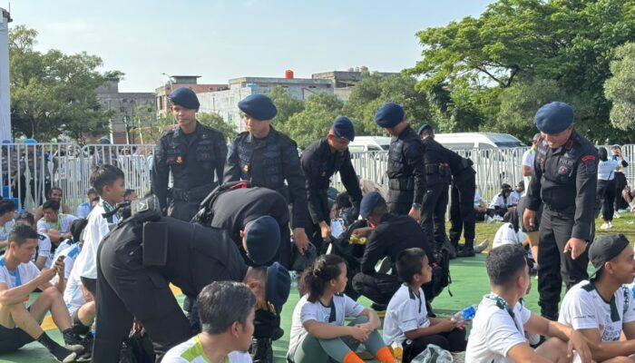 Brimob Polda Riau Kawal Riau Bhayangkara Run 2026, Wujudkan Semangat Green Policing Lewat Aksi Bersih Lingkungan