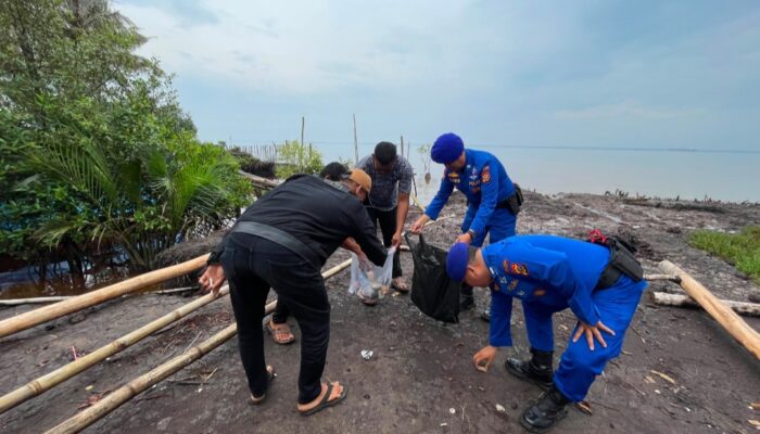 PROGRAM JALUR POLRES DUMAI HADIRKAN PELAYANAN TERPADU BAGI MASYARAKAT PESISIR, WUJUD NYATA POLRI MELAYANI HINGGA WILAYAH PERAIRAN