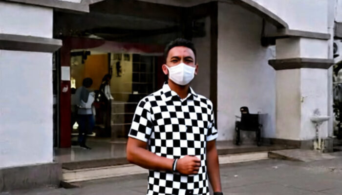 Perawat atau dokter pendamping pasien saat rujukan,  jika terbukti meminta imbalan kepada pasien bisa dikenakan sanksi pidana sesuai undang undang