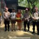 Polsek Dumai Barat Kibarkan Semangat Merah Putih hingga Pesisir, Bagikan Sembako dan Tanam Mangrove Sambut HUT RI ke-81