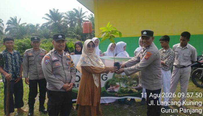 Polsek Bukit Kapur Tanam Pohon Tanam Kesadaran Pelajar