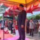 Anggota DPRD kabupaten Rohil Fraksi Golkar H.raja hot siregar bacakan detik detik proklamasi kemerdekan RI ke 81 di halaman kantor camat TPTM