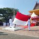 Suasana penuh haru dan hidmat detik detik pengibaran  sang saka merah putih peringatan HUT RI  ke 81 di halaman kantor camat TPTM,