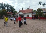Disela sela kesibukannya, Wakil Bupati Rohil Jhony Charles lakukan kunjungan ke sekolah SDN 004 batu hampar kecamatan TPTM
