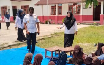 Kekurangan lokal SDN 10 permai TPTM, Siswa belajar dibawah pohon,  wakil Bupati Rohil Jhony Charles  tinjau langsung ke lokasi