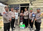 Kapolsek Boy Setiawan Berbagi Sembako dan Bibit Pohon kepada Warga