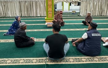 Polres Dumai Gencarkan Edukasi Bahaya Narkoba Melalui Sholat Subuh Berjamaah di Kampung BERSINAR