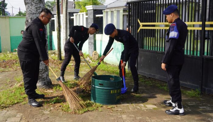 Sambut HUT ke-81 Korps Brimob Polri, Brimob Polda Riau Gelar Bakti Sosial di Masjid Al-Anshor Pekanbaru