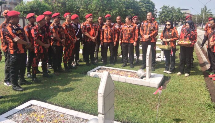 Memperingati Hari Sumpah Pemuda, MPC PP Pekanbaru bersama KOTI MPC PP Kota Pekanbaru Tabur Bunga di Makam Pahlawan Kusuma Dharma