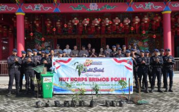 Sambut HUT ke-81 Korps Brimob Polri, Satbrimob Polda Riau Tebar Kepedulian dan Perkuat Toleransi Melalui Bakti Sosial di klenteng